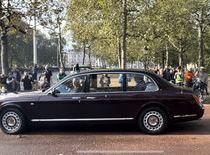 Die Schlerinnen und Schler des Lilo sahen Knig Charles III, als er, whrend der Wachablsung, vom St James Palace zum Buckingham Palast fuhr. Der Knig trug eine Uniform der Royal Air Force.