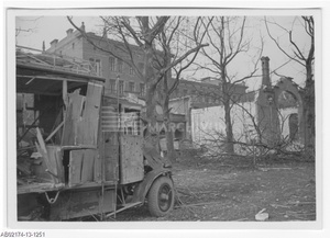 Mollschule 1944 mit zerstrter Turnhalle