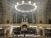 Mittel- und Oberstufenchor Ltg. Frau Egli, am Klavier Frau Krper