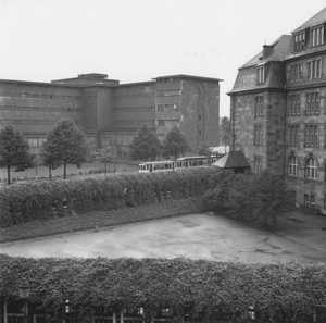 Schulhof der Liselotteschule um 1941/42