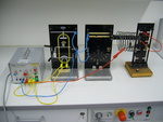 Aufbau zur Erzeugung elektromagnetischer Wellen (Kursstufe)